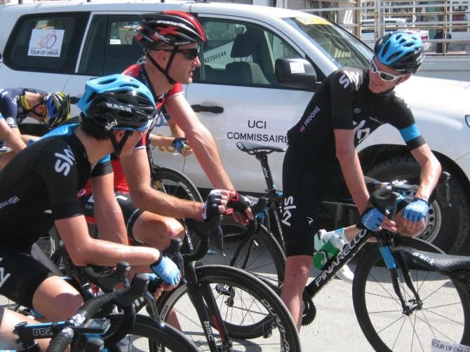Sky's Chris Froome and Peter Kennaugh catch up with ex-teammate Stephen Cummings (BMC)