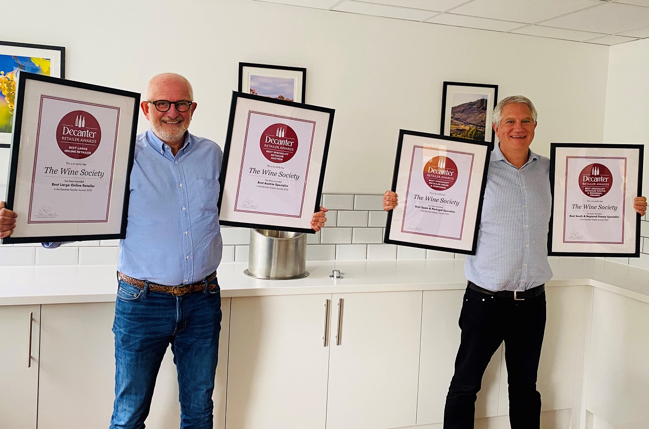 The-Wine-Society%E2%80%99s-Steve-Finlan-CEO-and-Pierre-Mansour-Director-of-Wine-with-all-four-of-The-Society%E2%80%99s-2020-Decanter-Retailer-Awards-1300.jpg