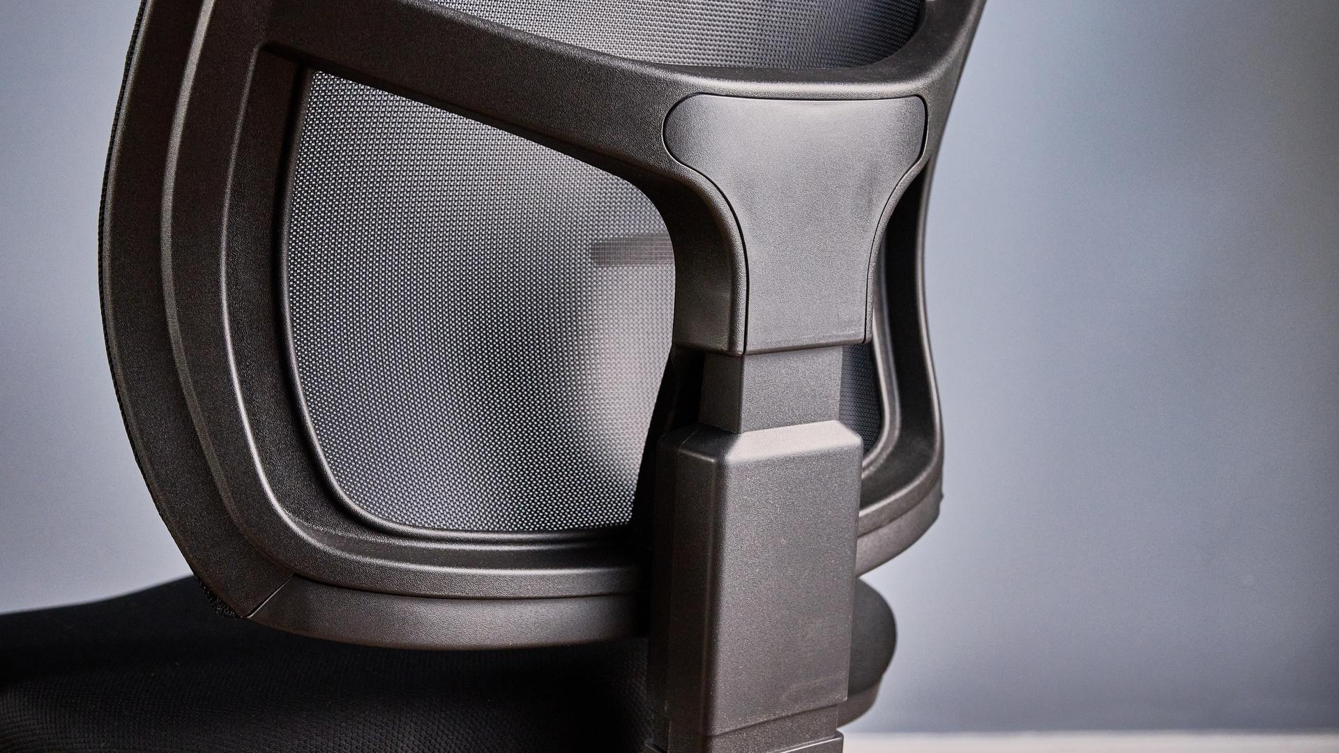 Boulies OP180 home office chair photographed in front of a desk