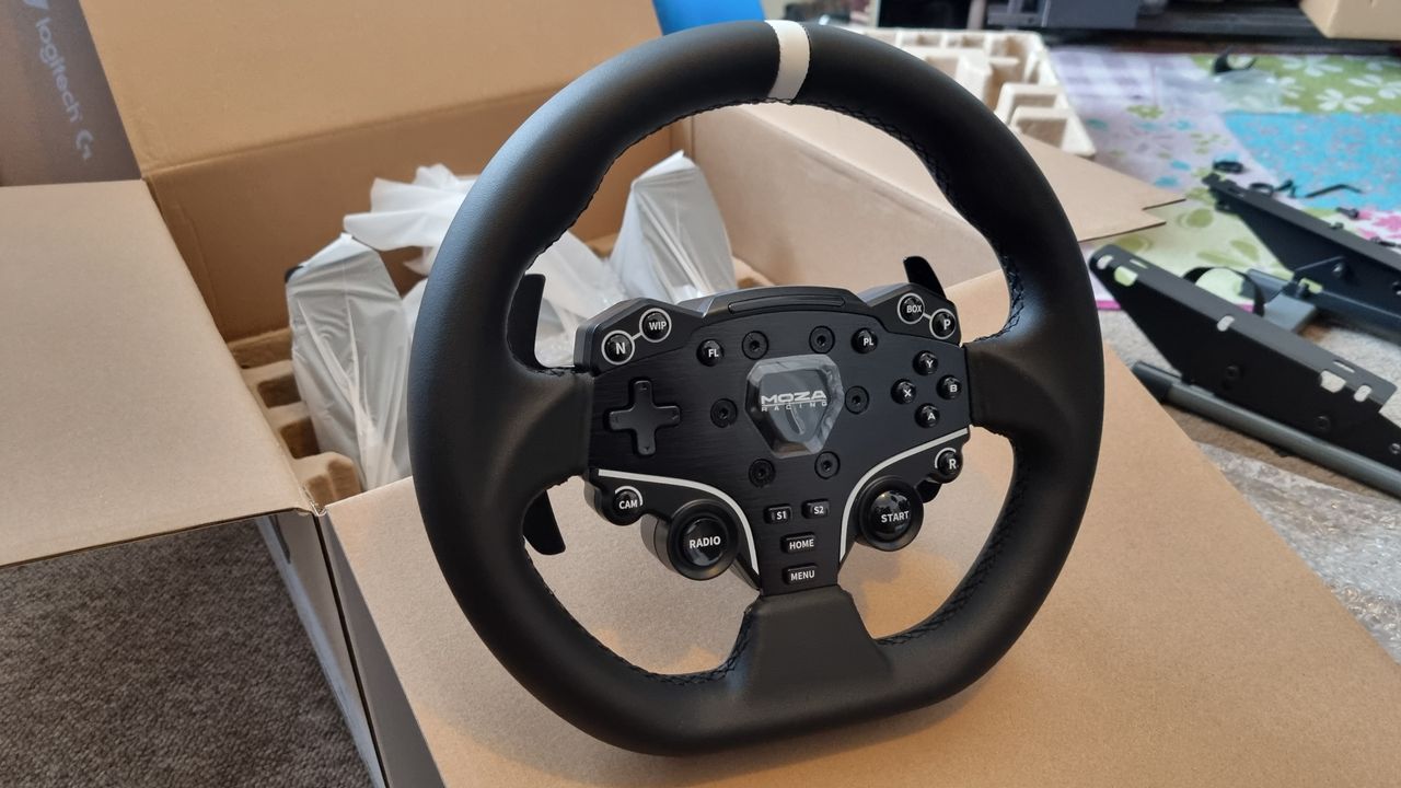 The MOZA R5 ES Wheel, included with the MOZA R5 bundle, fresh out of the box