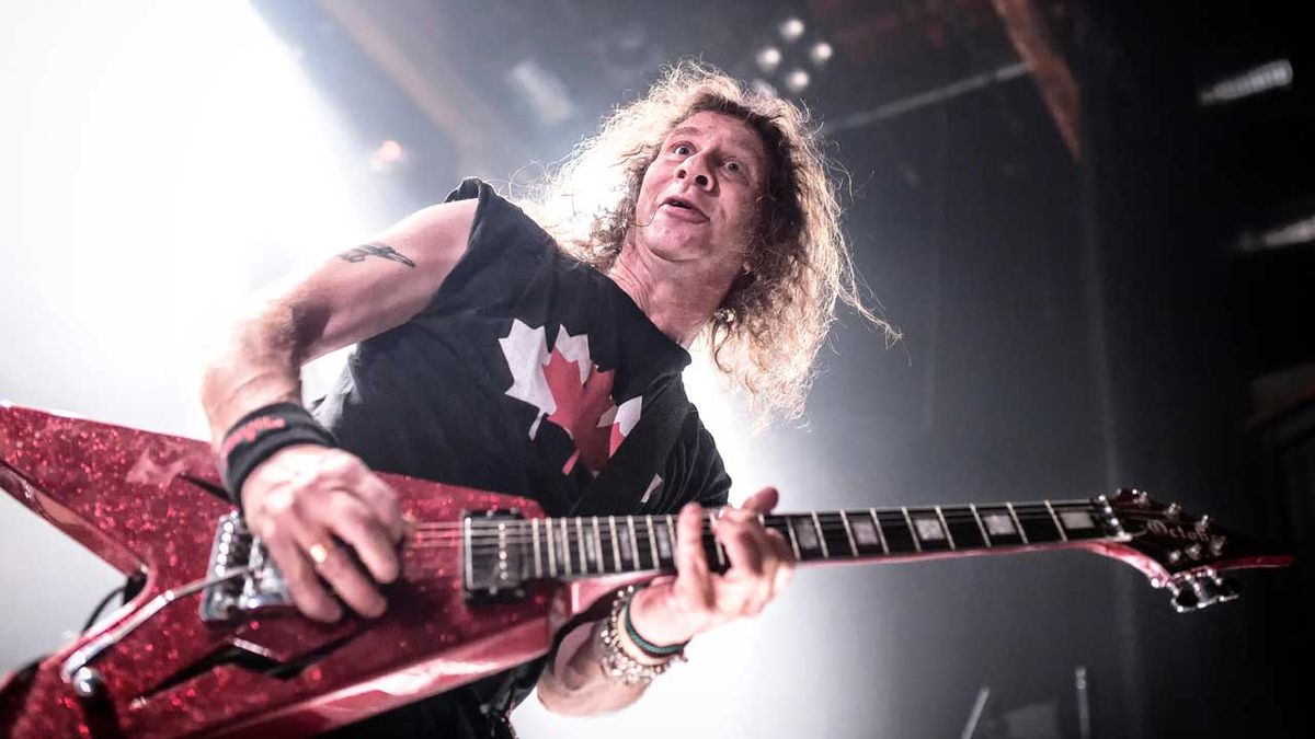 Lips from Anvil onstage in 2016