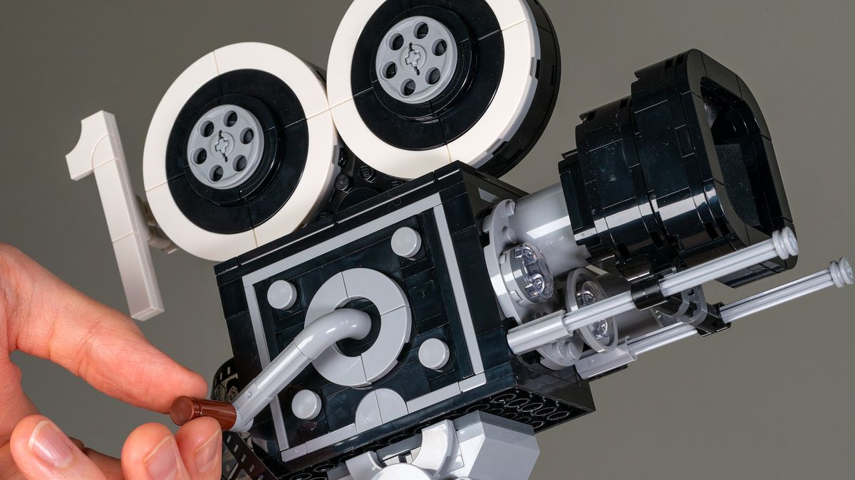 Lego Walt Disney Tribute Camera (43230) close up of the large-format camera with hand operating the crank