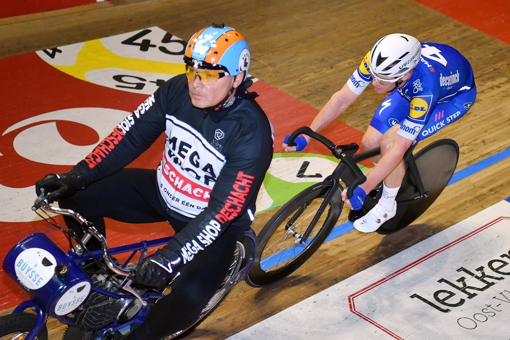 Iljo Keisse riders behind a derny at the gent Six Day