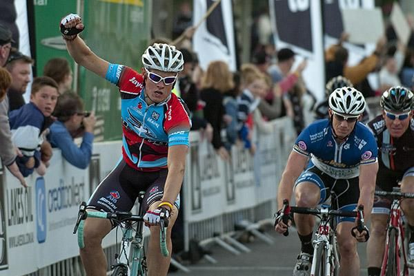 Edward Bissaker (Jayco/AIS) from Victoria holds out Philip Grenfell (Bikebug.com) and Chris Jongewaard (Jayco/2XU) to win stage eight.