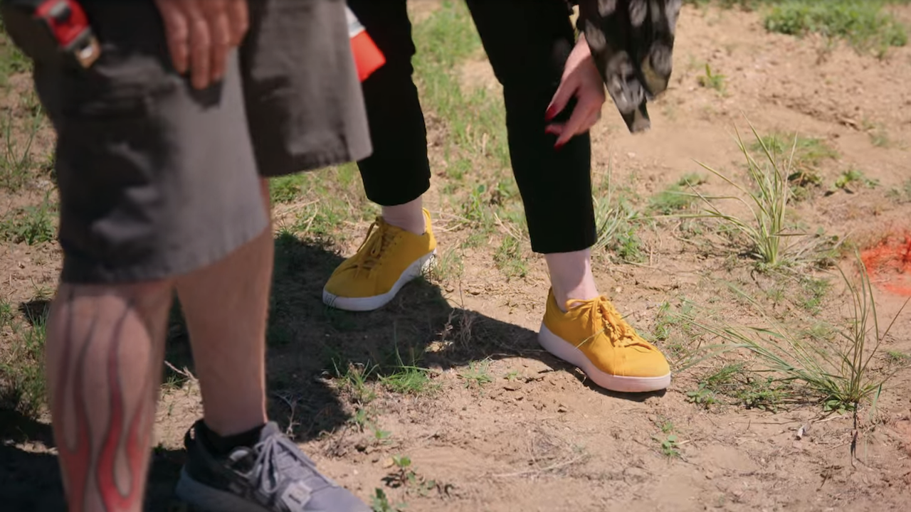 melanie rose worries about her bright yellow shoes on how to build a sex room