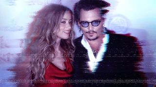 Johnny Depp og Amber Heard står sammen og poserer på den røde løperen for lenge, lenge siden.