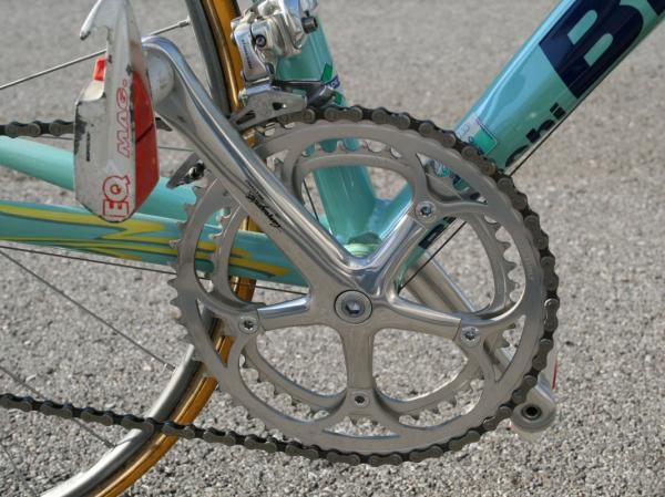 The 170mm-long Campagnolo Record cranks are fitted with enormous 44/54T chainrings.