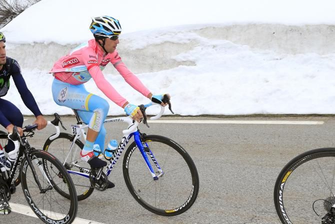 Vincenzo Nibali (Astana) in pink on the road to Ivrea