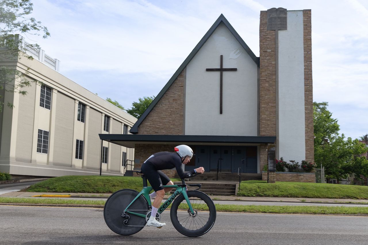 Six-time US National Champion and three-time Olympian Amber Neben rides to third-place finish