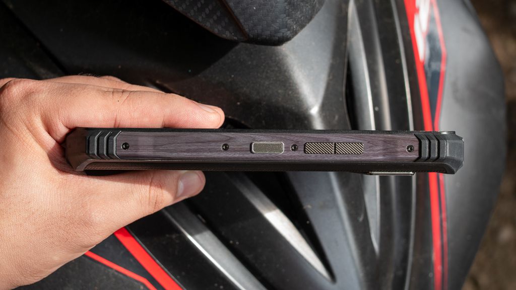 Doogee V30 power button and volume rocker