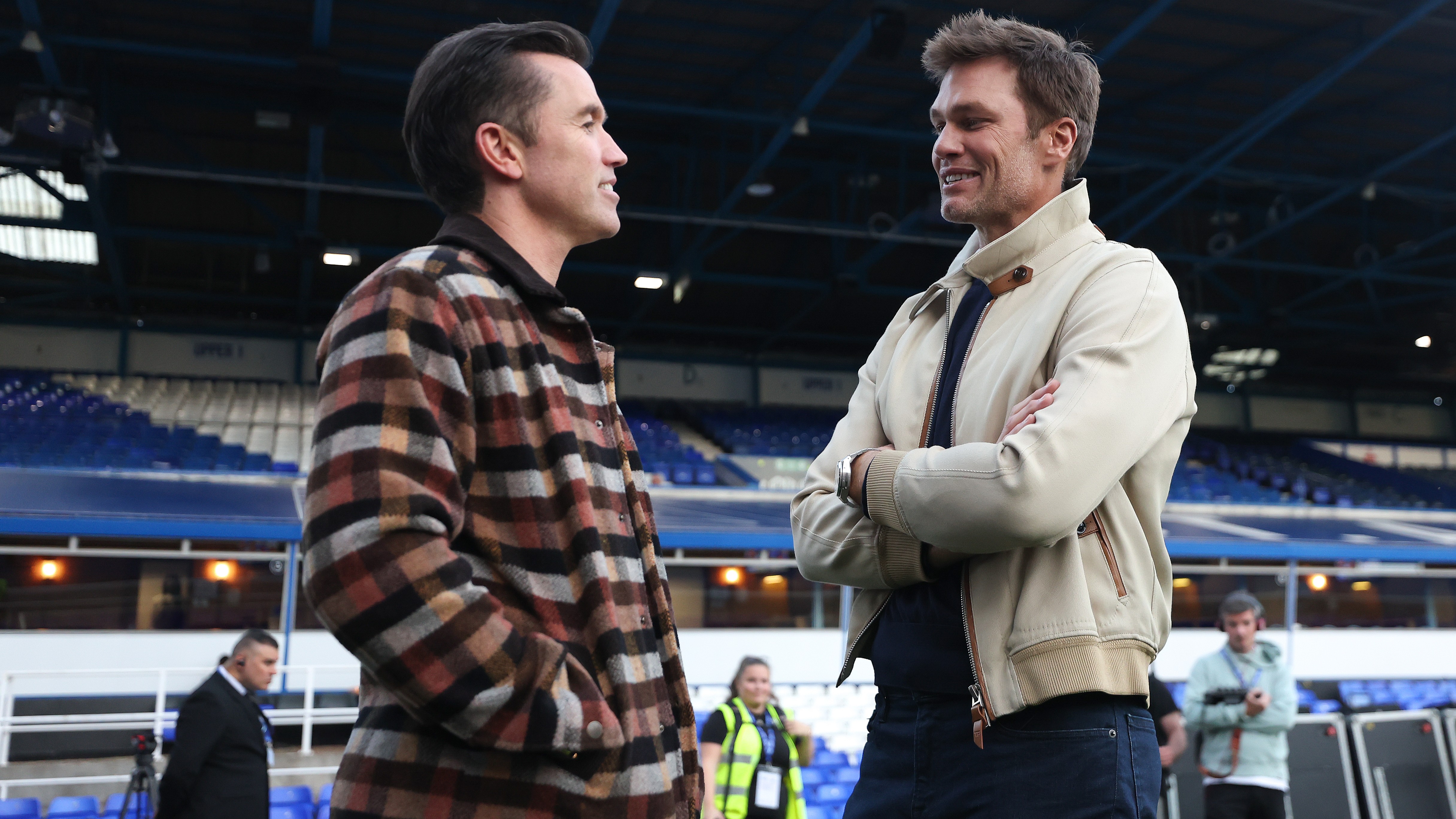 ‘خوش آمدید به Wrexham’ فصل 4 ، Rob McElhenyy و Ryan Reynolds می بینند که آنها شکسته هستند و به عقب برمی گردند؟