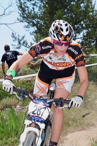Lea Davison (Team Maxxis/Rocky Mountain) rides in fourth place.