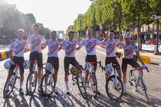 The traditional team photo on the Champs Elysées