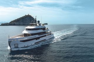 Benetti’s B.Yond yacht at sea.