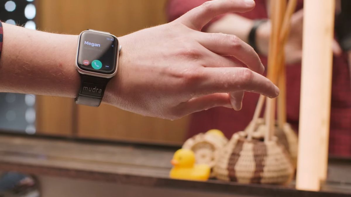 This Apple Watch band provides gesture controls to your Apple iphone