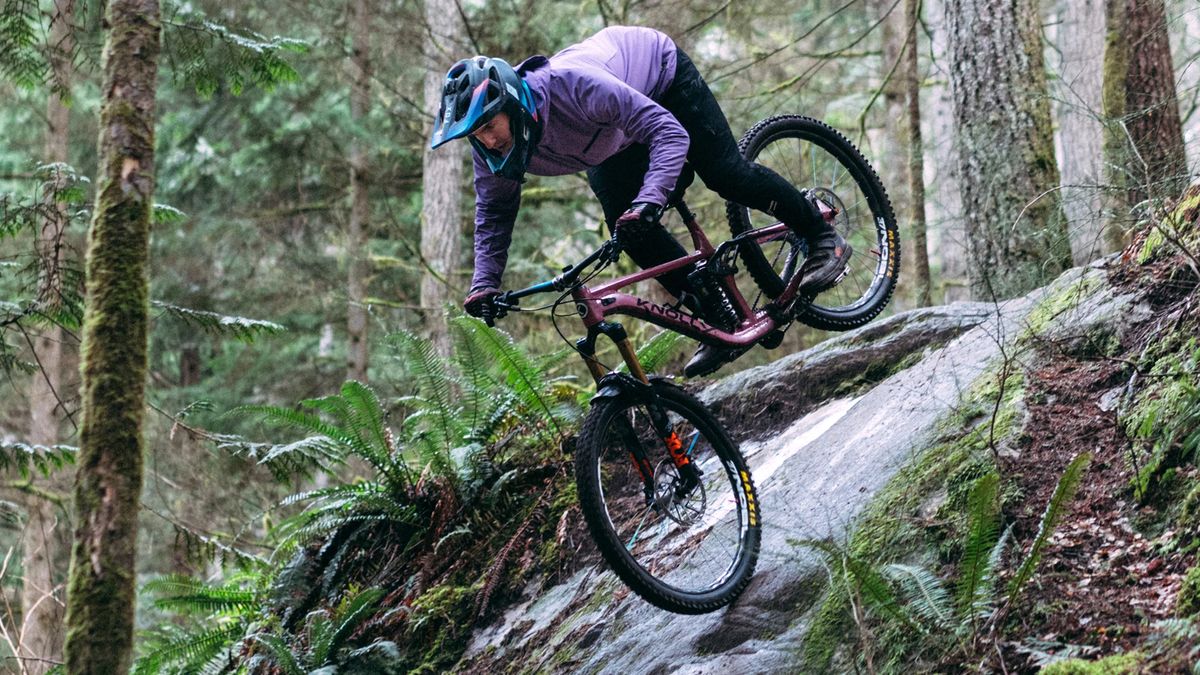 Knolly Bikes Chilcotin riding down a rock slab