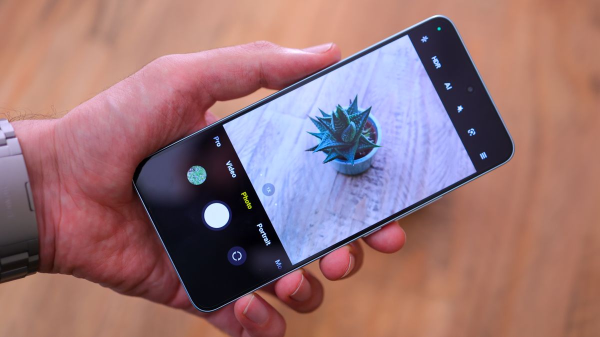 Photo of the Xiaomi 12 Lite in green