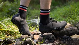Image shows the Giro Privateers which are some of the best gravel bike shoes