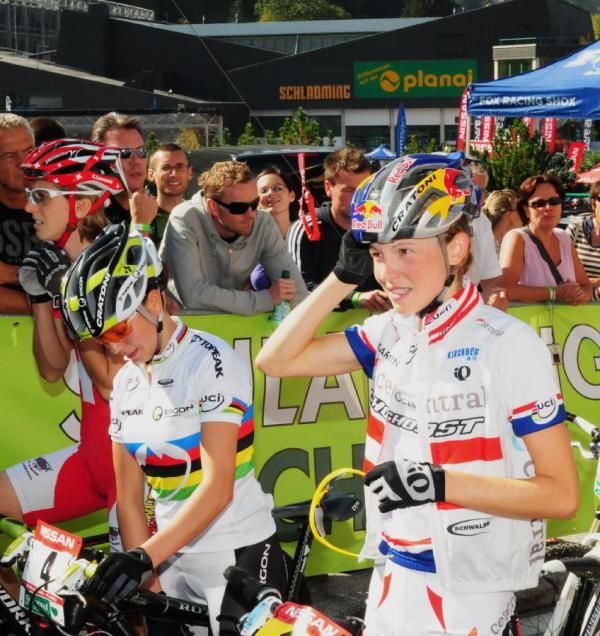 Women's start line with all the heavy hitters