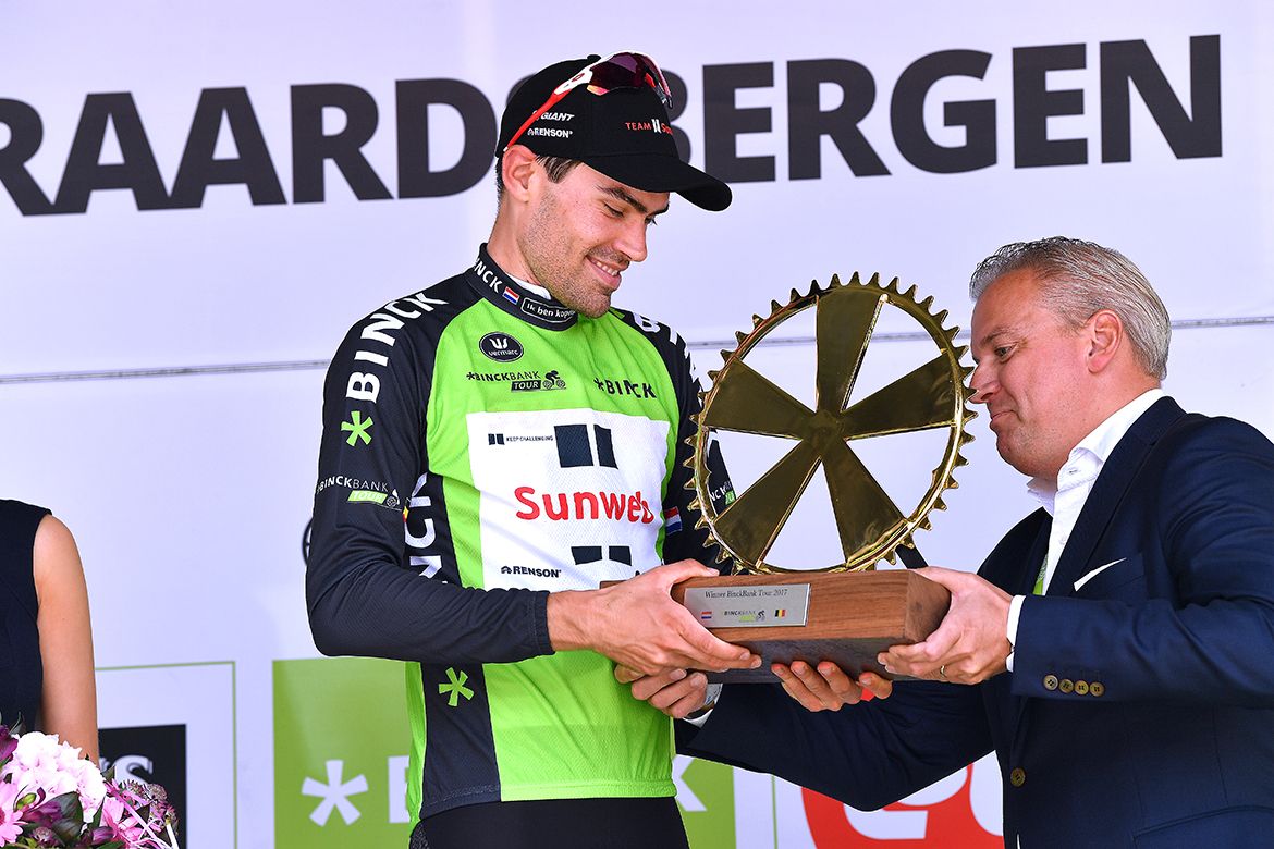 Tom Dumoulin receives his BinckBank Tour trophy