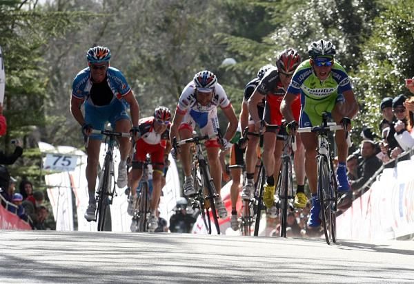 Roman Kreuziger (Liquigas-Doimo) powers to the finish inside of 75m to go.