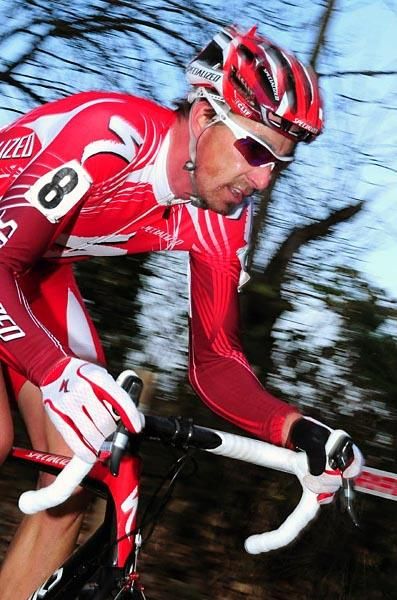 Todd Wells (Specialized) leading the race.