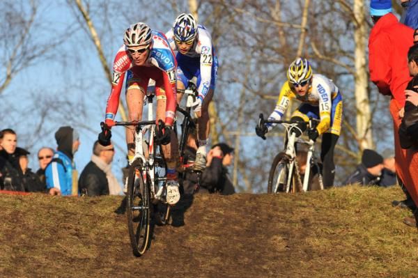 Klaas Vantornout (Sunweb-Revor) leads Steve Chainel (FDJ-Big Mat) and Rob Peeters (Telenet-Fidea)