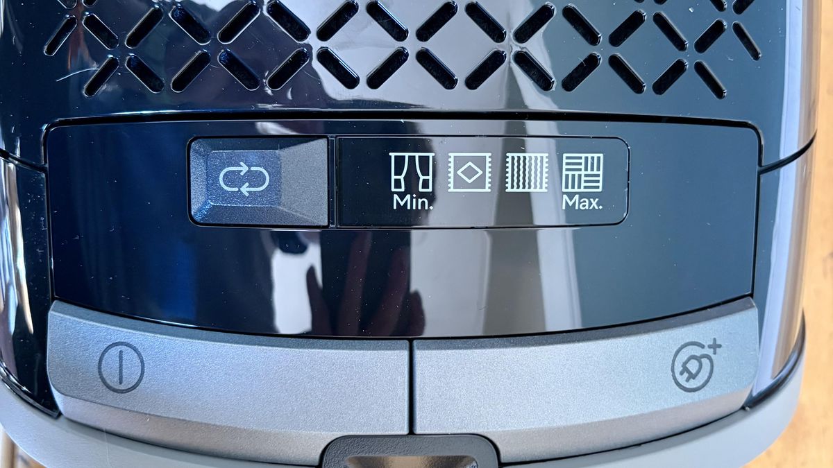 photos of the Miele Guard M1