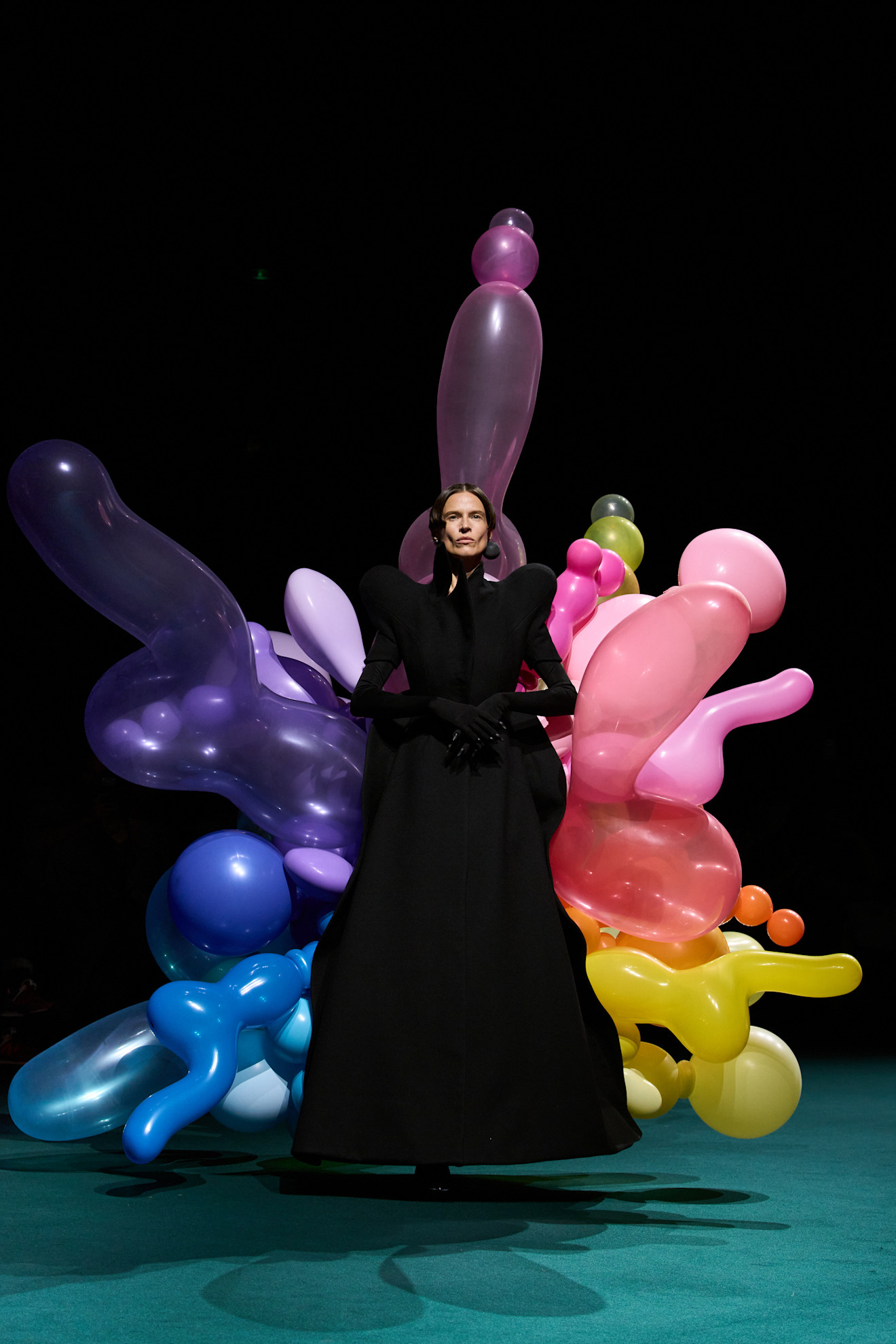 An image of the Robert Wun FW26 Haute Couture runway.