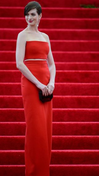 Anne Hathaway's best looks - The red co-ord