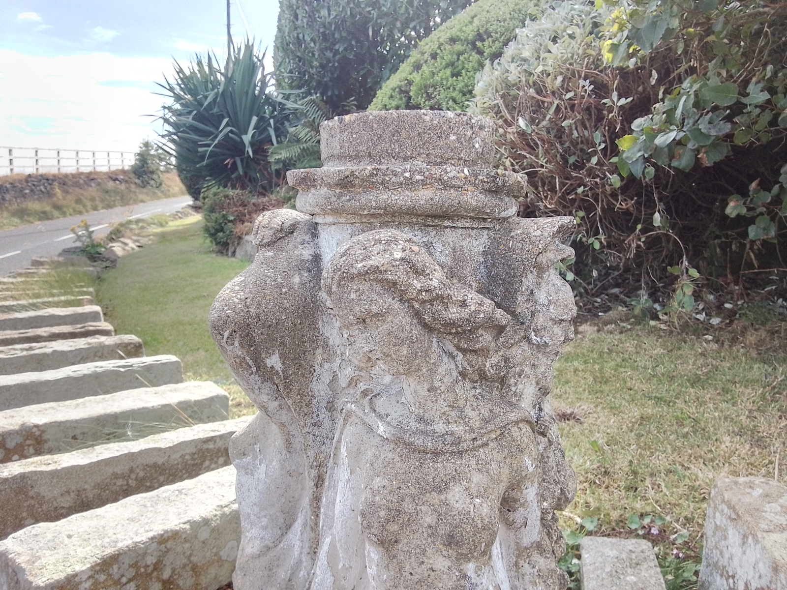 Nokia T10 camera sample showing a small statue in daylight