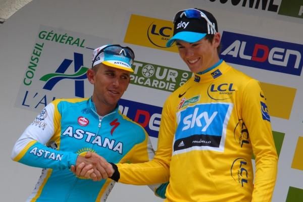 Third placed Allan Davis (Astana) shakes hands with Swift on the podium