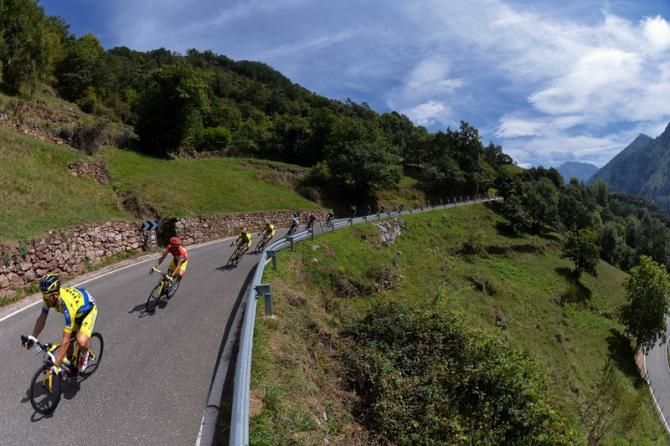 Tinkoff-Saxo on the front of the bunch