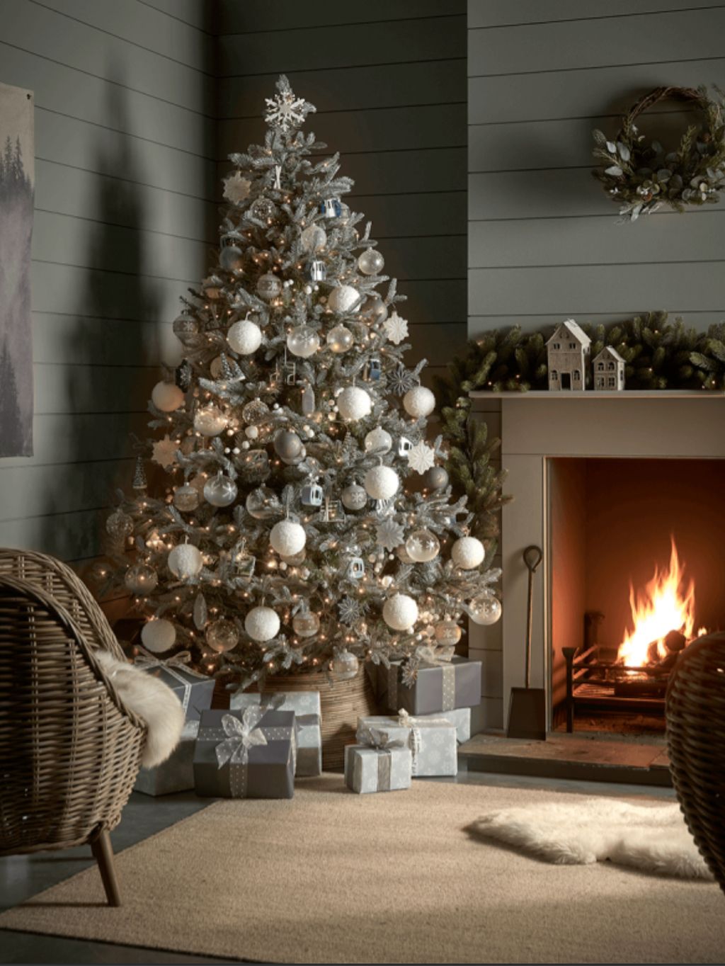 How to decorate a Christmas tree step-by-step | Real Homes