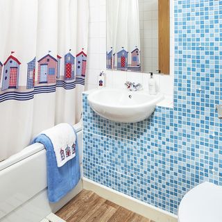 small bathroom with curtain and tiles
