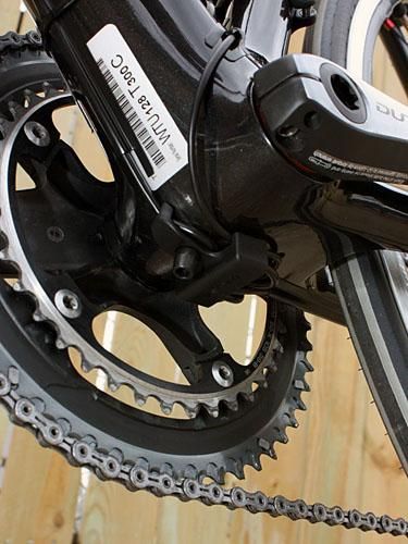The bottom bracket cable guide is replaced by a small junction box that keeps things surprisingly tidy.