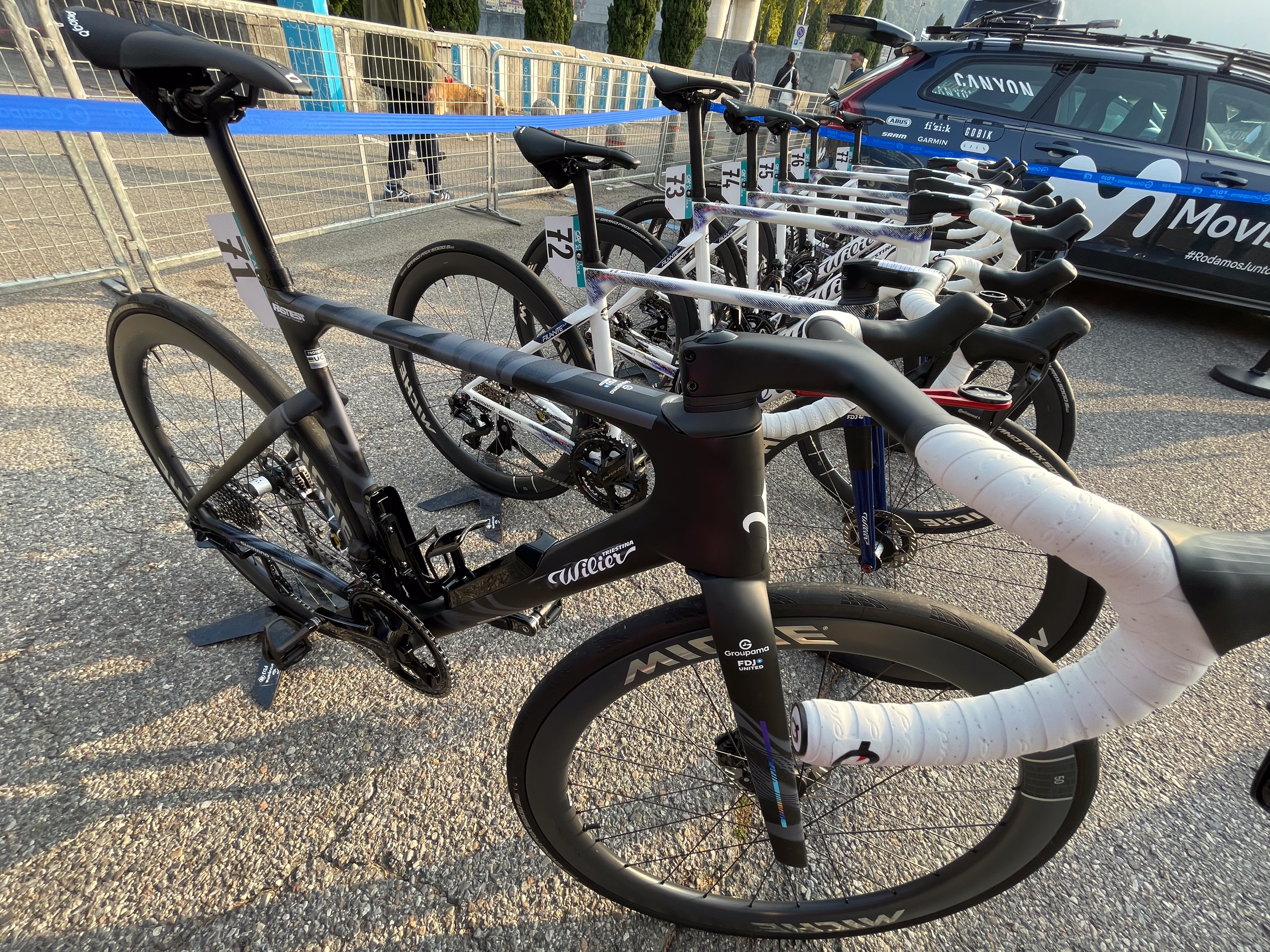 Foto de primer plano de una nueva bicicleta aero Wilier