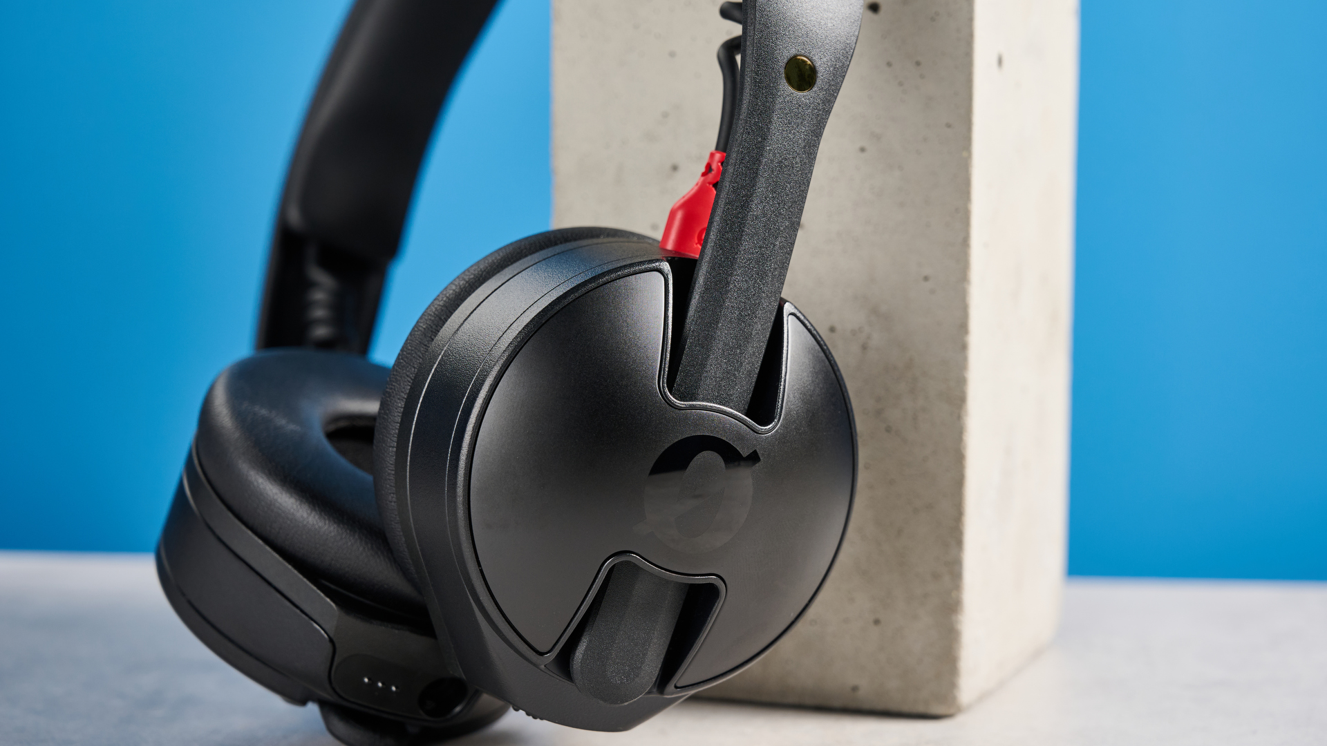 the rode nth-50 studio headphones in black showing the long cable, 3.5mm jack, 1/4 jack, and in use