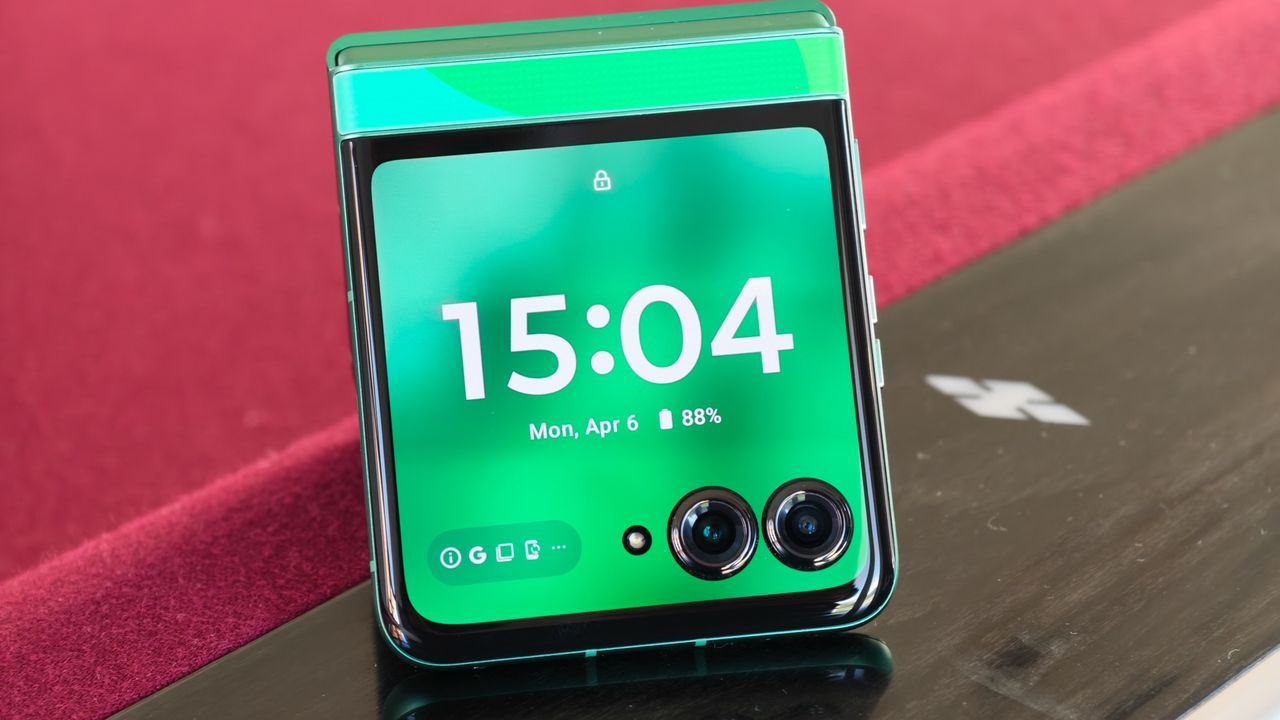 The Motorola Razr 2025 FIFA World Cup edition is a limited edition flip phone that's actually worth buying