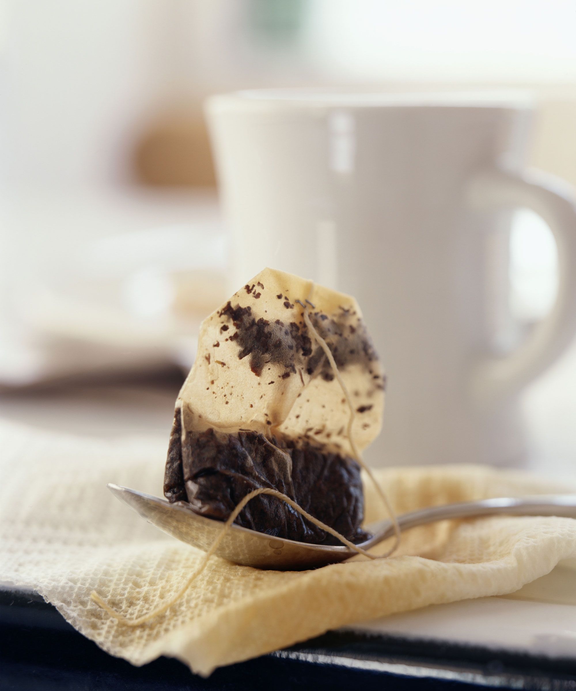 Cooker cleaning tip with tea