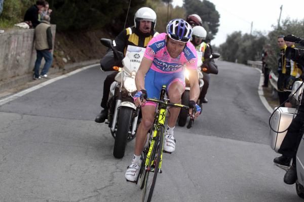Milan-San Remo: Michele Scarponi (Lampre-ISD) motors up to the front group on the Cipressa.