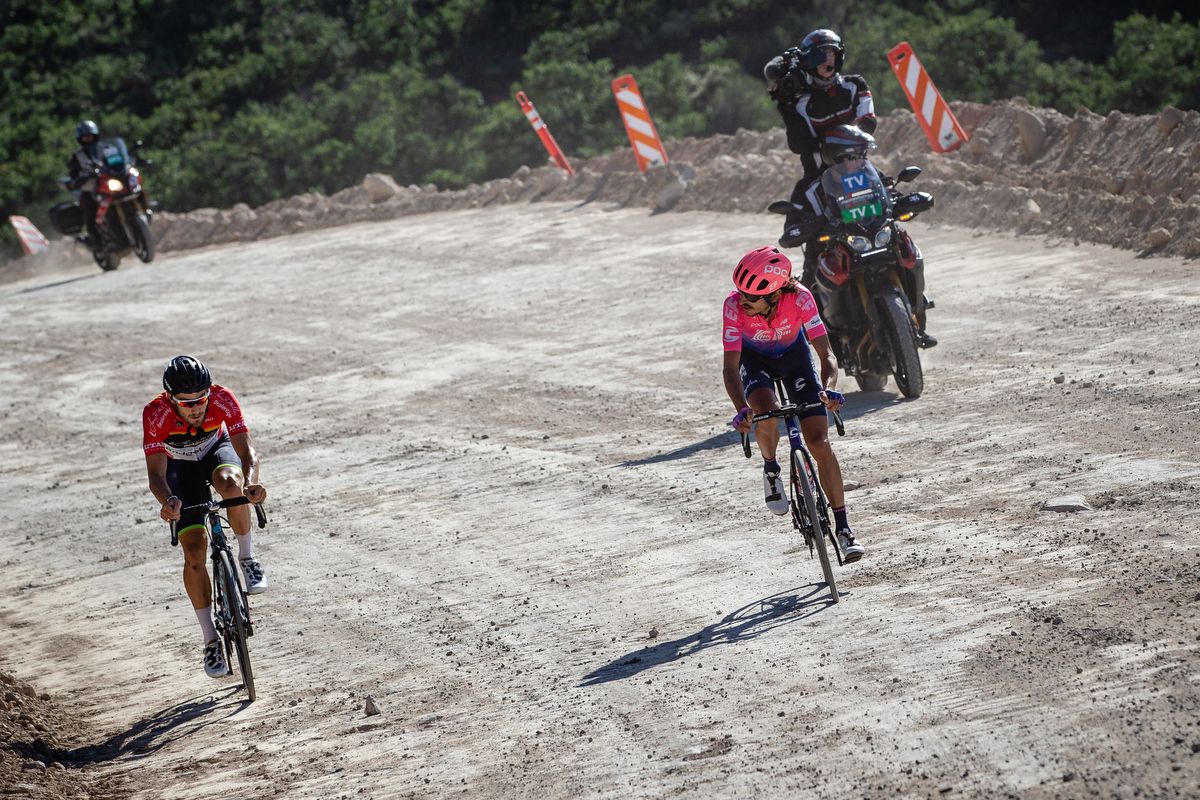 Lachlan Morton (EF Education First) and Hayden McCormick (Team Bridgelane) get ready to sprint