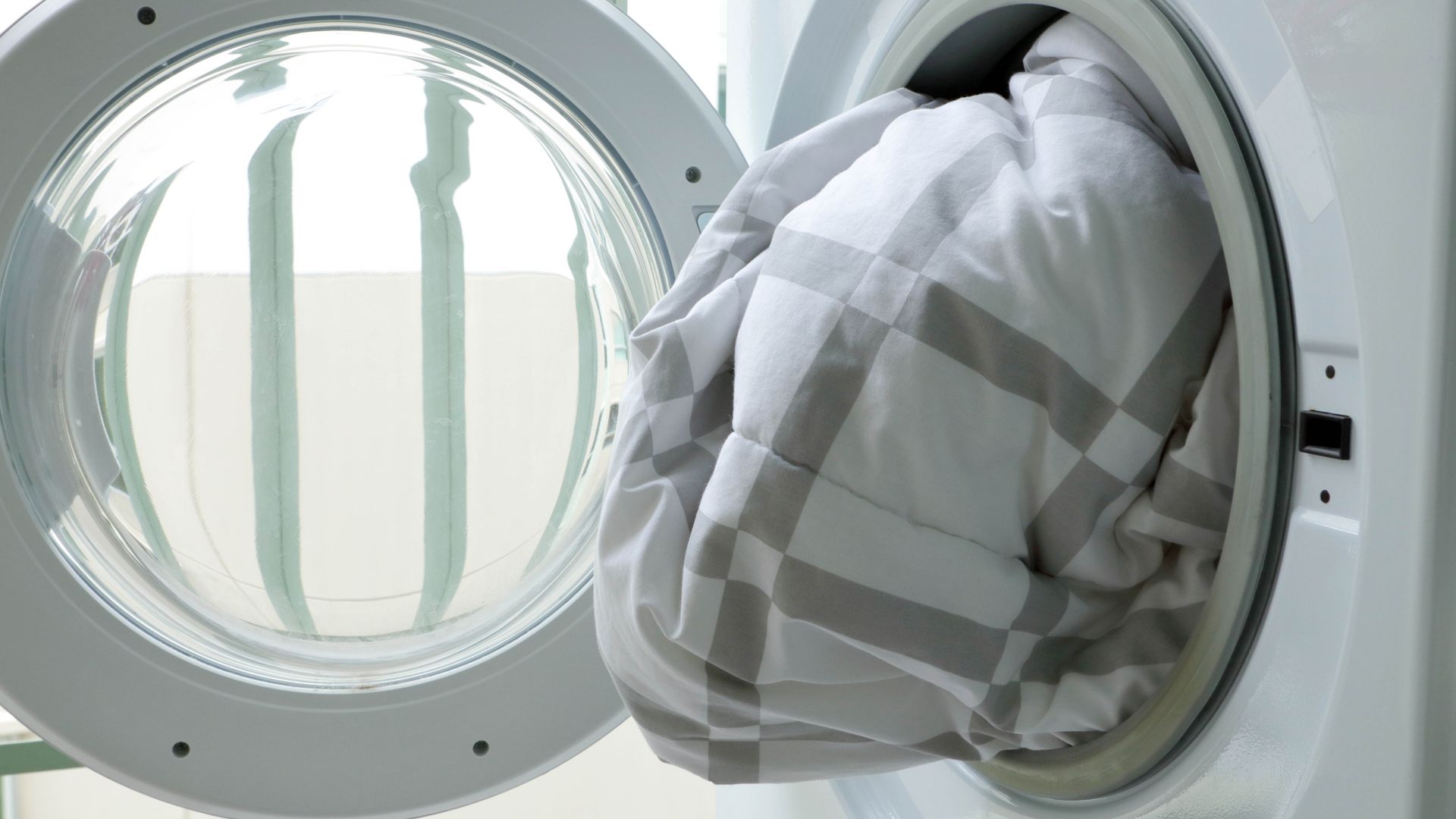 Washing duvet in machine