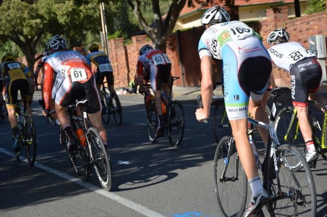 Sam Hill out of the saddle at the 2014 Adelaide Tour