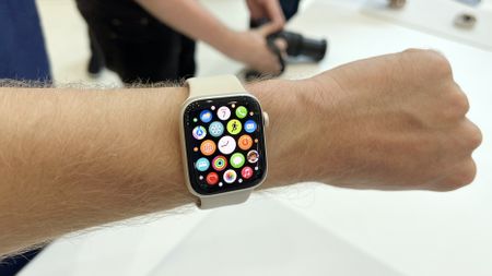 Image of the new Apple Watch SE 2