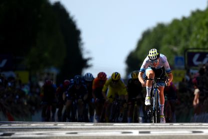 Emma Norsgaard sprints to victory on stage six of the 2023 Tour de France Femmes