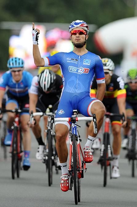 Nacer Bouhanni wins stage 4 of the Eneco Tour