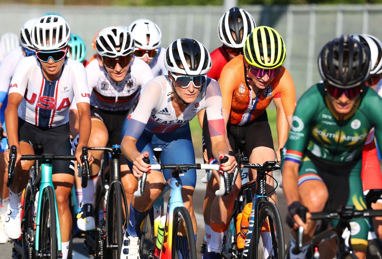 Britain&#039;s Elizabeth Deignan (C) competes during the women&#039;s cycling road race at the Fuji International Speedway in Oyama, Japan, at the Tokyo 2020 Olympic Games on July 25, 2021. (Photo by Michael Steele / POOL / AFP) (Photo by MICHAEL STEELE/POOL/AFP via Getty Images)