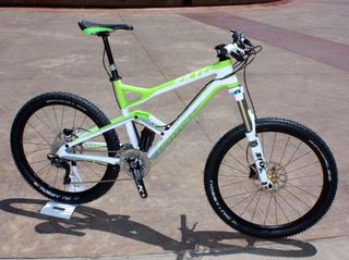 The Jekyll 1 is the second-tier carbon model with the same frame and shock as the Jekyll Ultimate but a somewhat more economically sensible build kit.