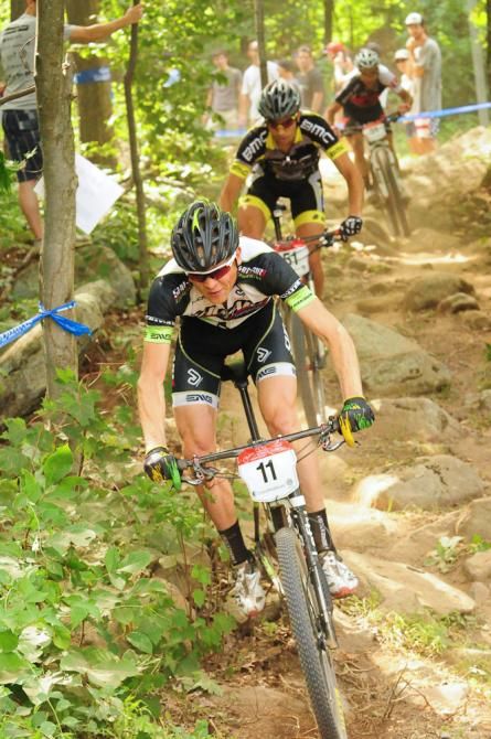 Alex Grant (Sho-Air/Cannondale) descending through a rock garden